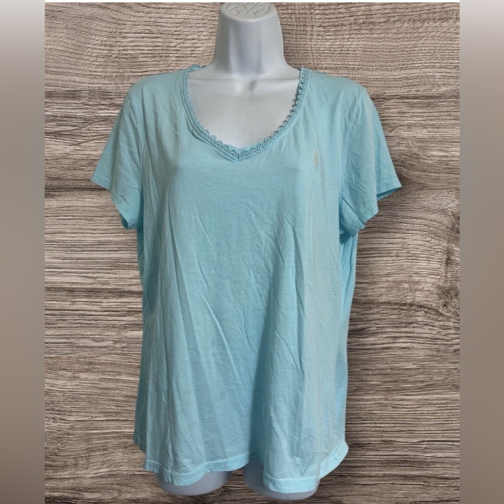 U.S. Polo Assn Size XL Sky Blue Short Sleeve Lace Trimmed V Neck Logo Accent Tee